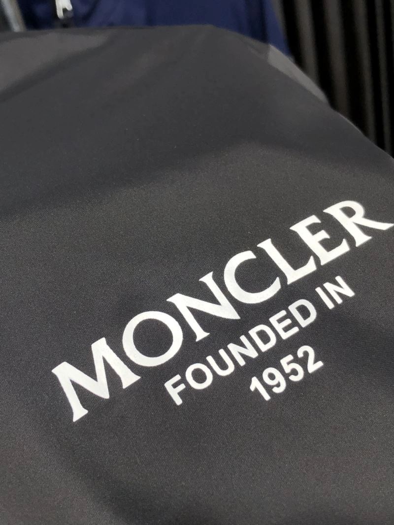 Supportive Moncler Outwear 141576