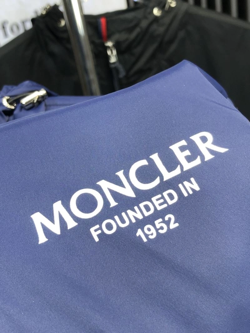 Moncler Outwear WrinkleFree 141570