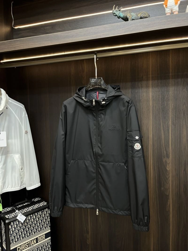 Compact Moncler Outwear 141566