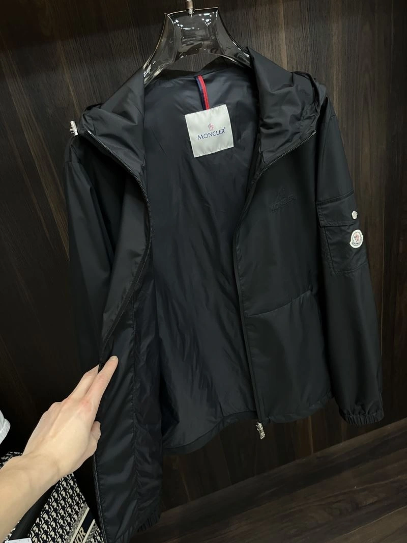 Compact Moncler Outwear 141566