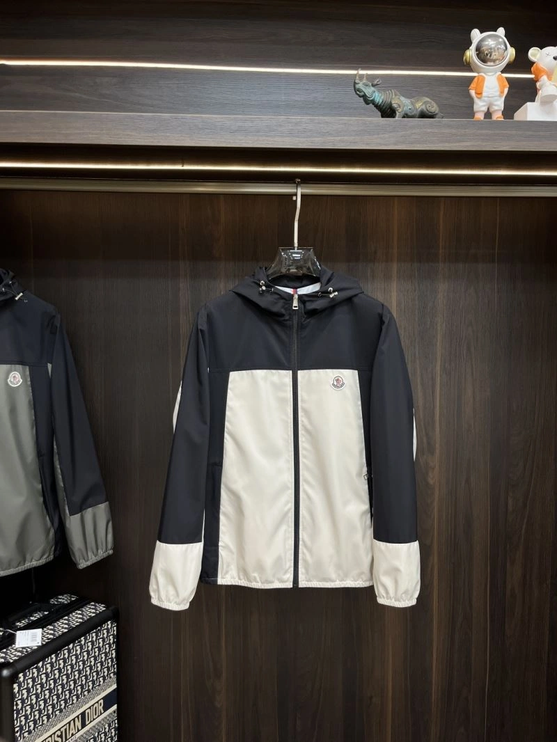 Moncler Outwear Snug 141565