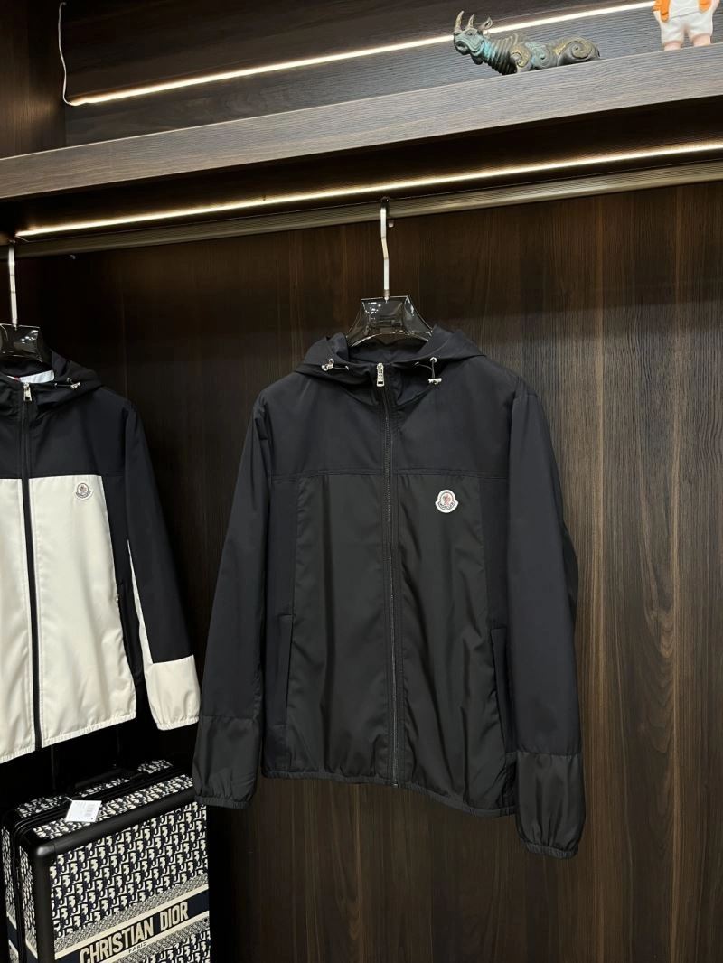 Moncler Outwear Snug 141565