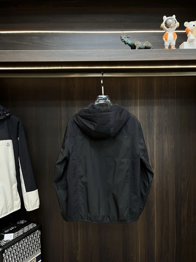Moncler Outwear Snug 141565