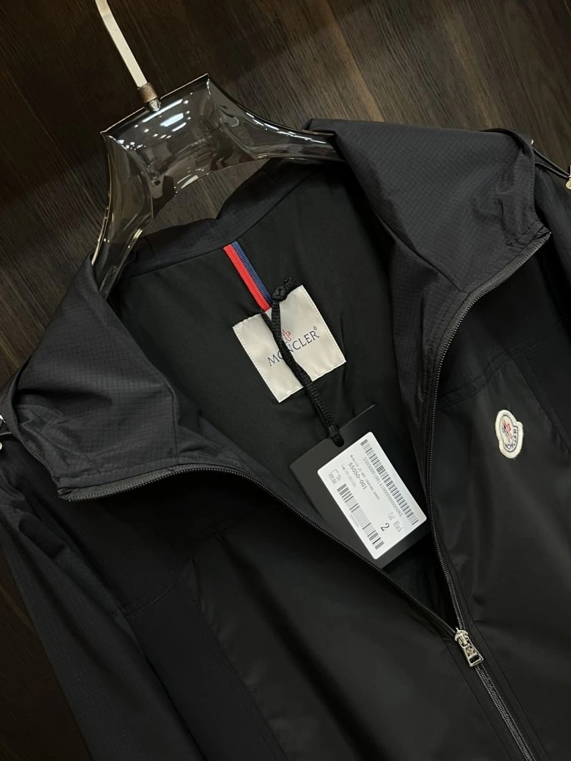 Moncler Outwear Snug 141565