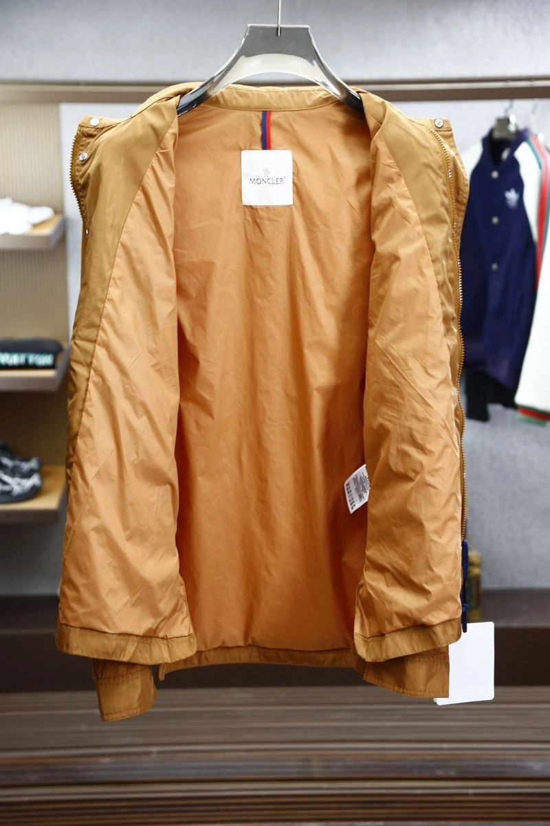 Moncler Outwear Comfortable 141558