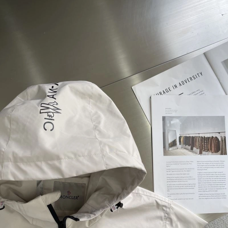 ZipUp Moncler Outwear 141555