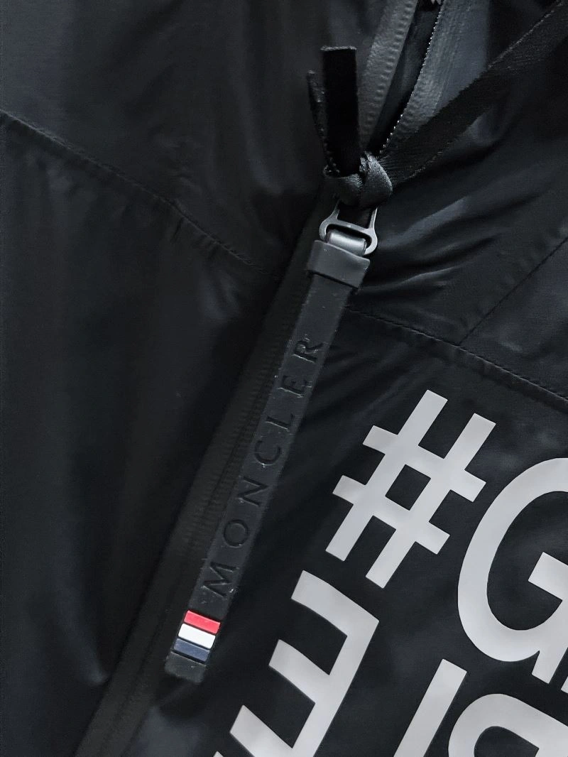 Moncler Outwear Minimalist 141552