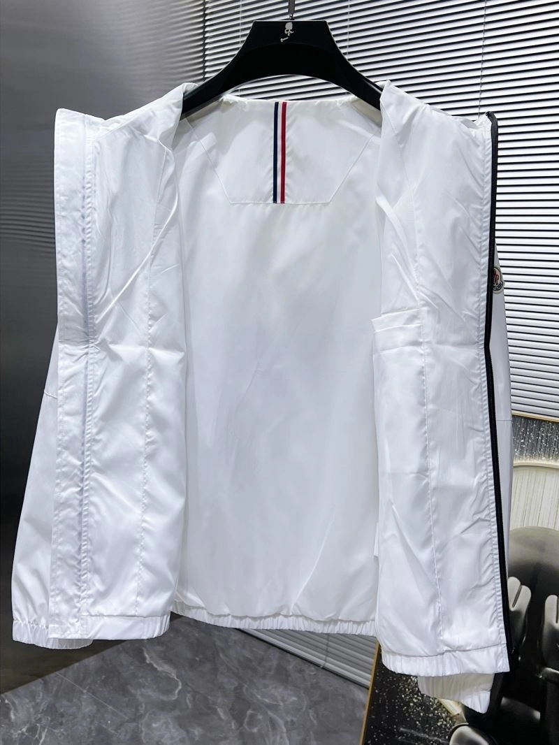 Elegant Moncler Outwear 141550
