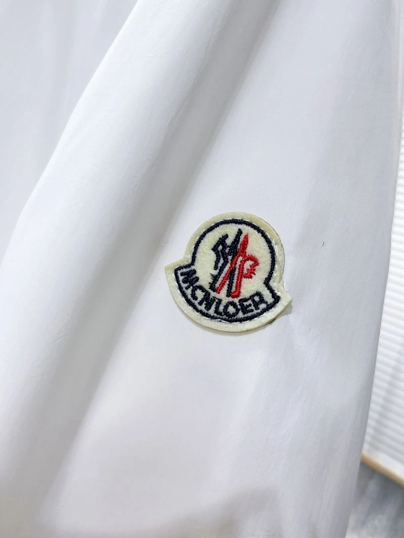 Elegant Moncler Outwear 141550