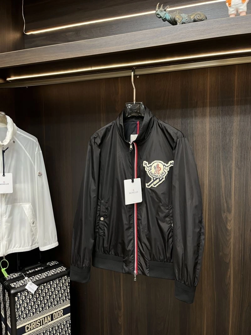 ZipUp Moncler Outwear 141548