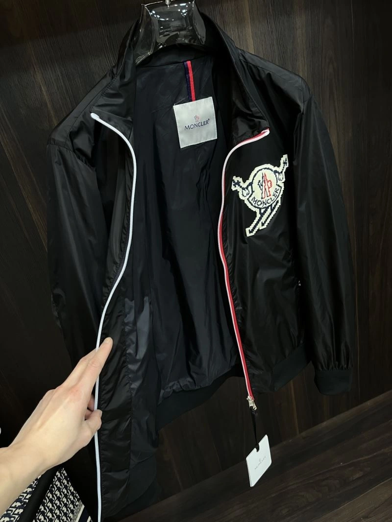 ZipUp Moncler Outwear 141548