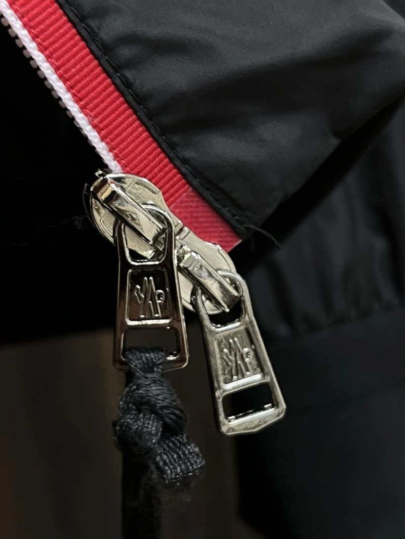 ZipUp Moncler Outwear 141548