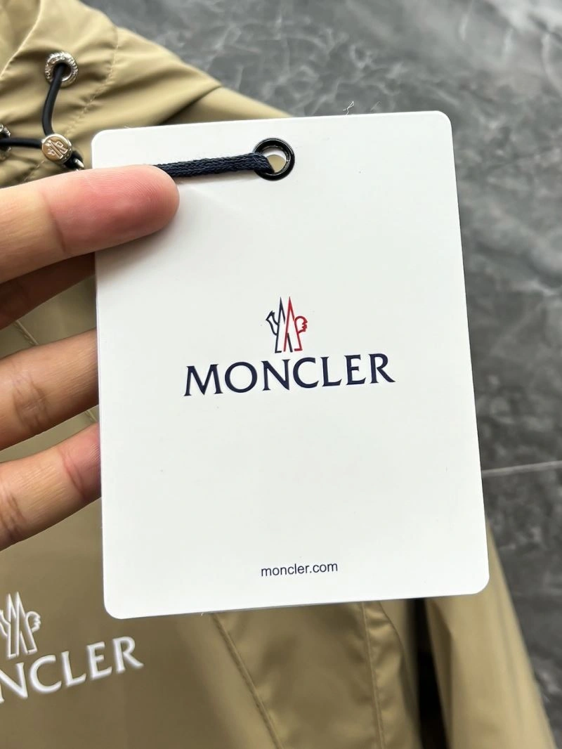 Moncler Outwear Unisex 141544