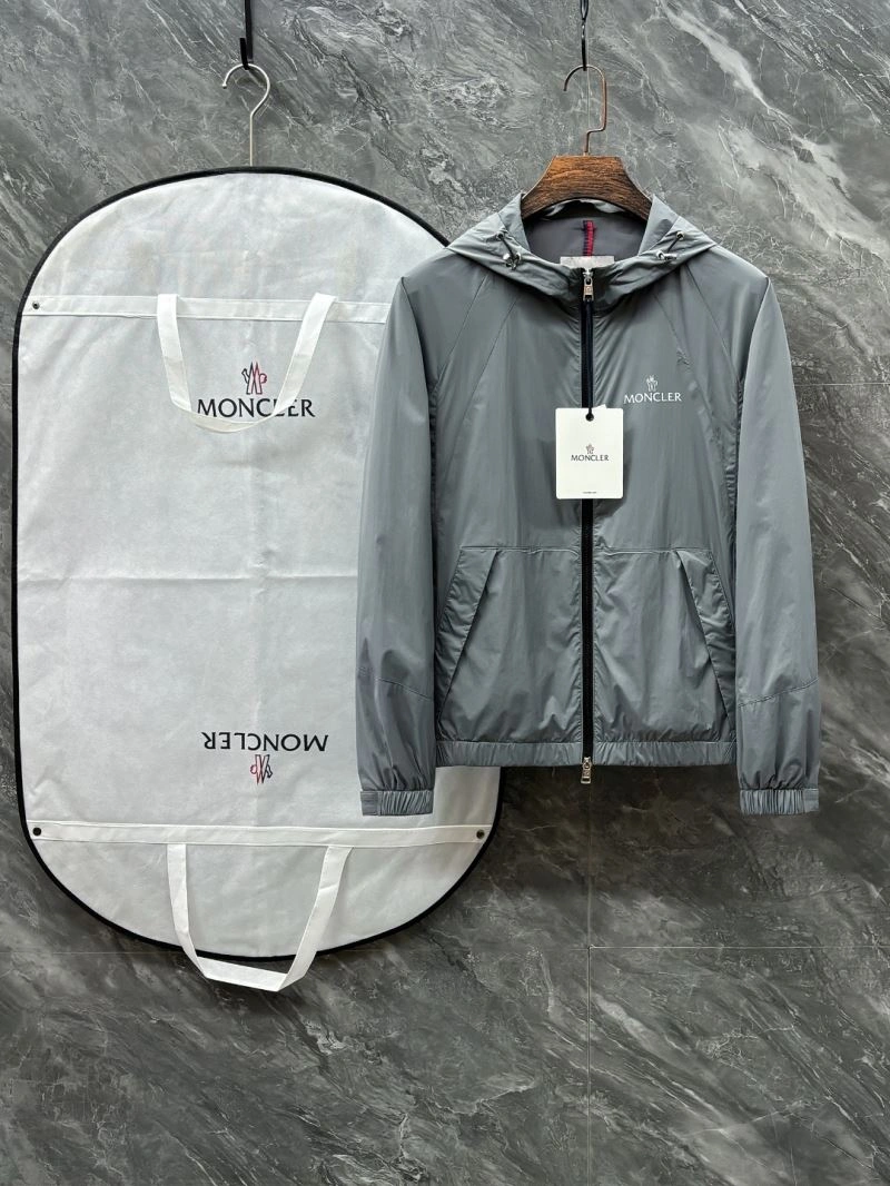 Moncler Outwear Comfortable 141543