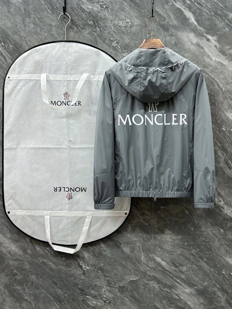 Moncler Outwear Comfortable 141543