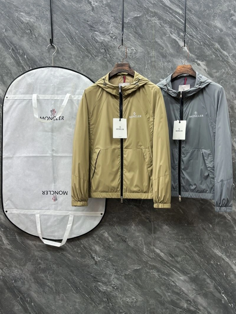 Moncler Outwear Comfortable 141543