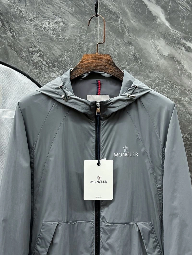 Moncler Outwear Comfortable 141543