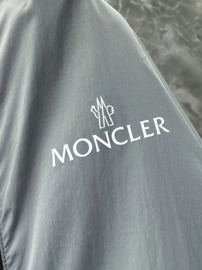Moncler Outwear Comfortable 141543