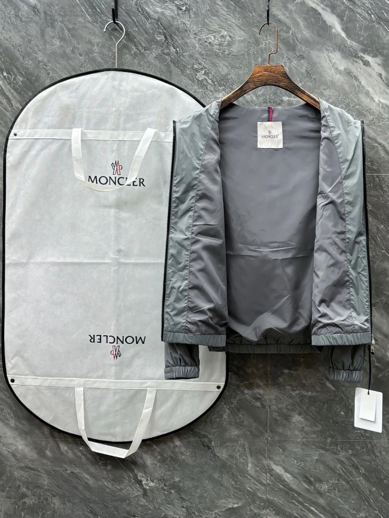 Moncler Outwear Comfortable 141543
