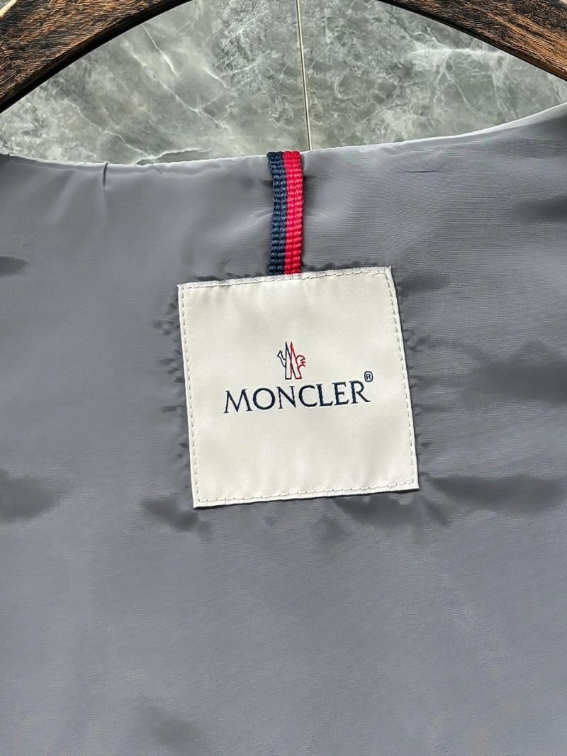 Moncler Outwear Comfortable 141543