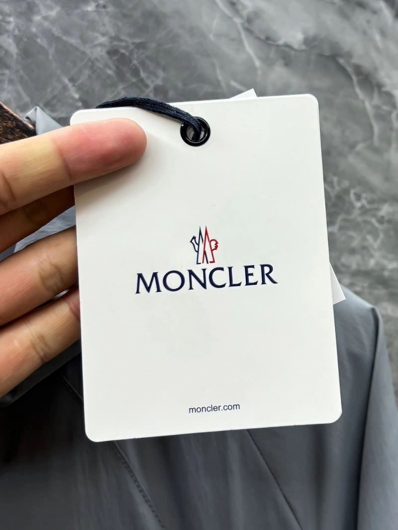 Moncler Outwear Comfortable 141543
