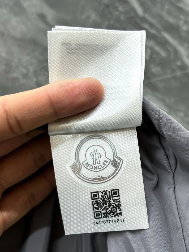 Moncler Outwear Comfortable 141543
