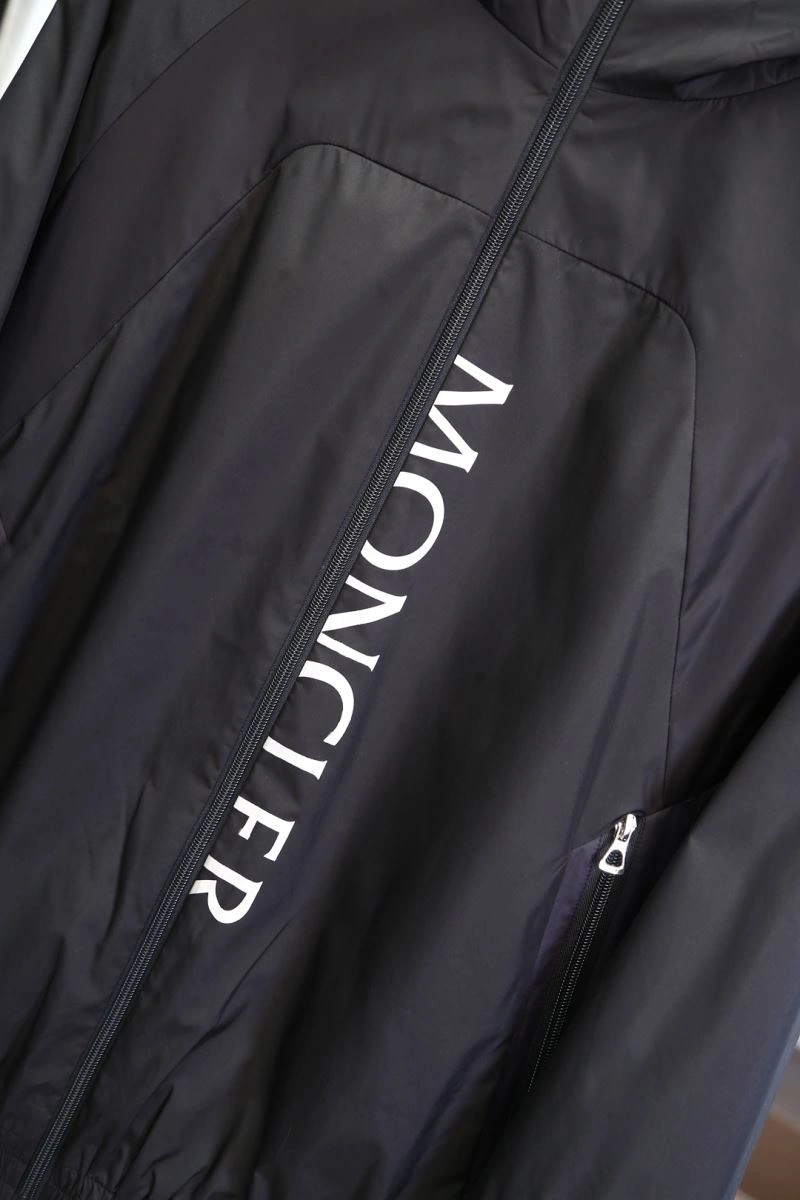 Supportive Moncler Outwear 141545