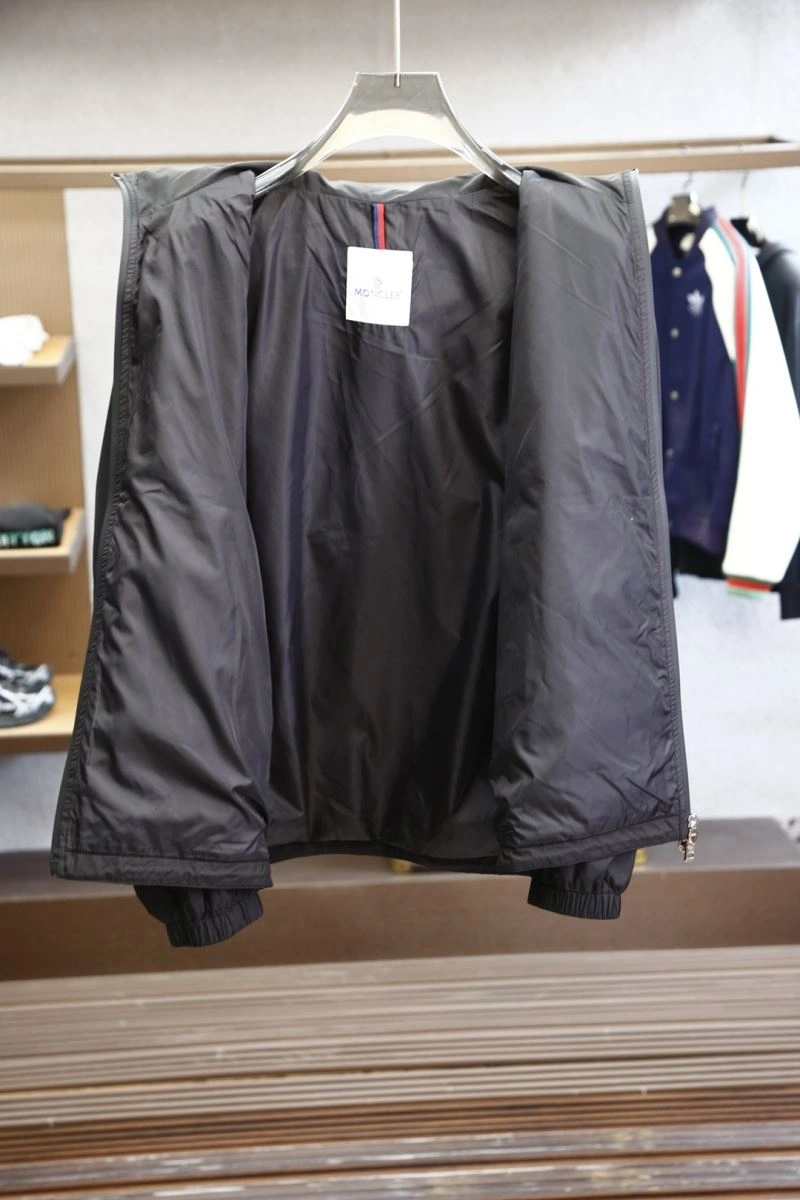 Moncler Outwear Bold 141542