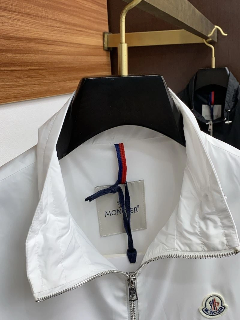 Resilient Moncler Outwear 141529
