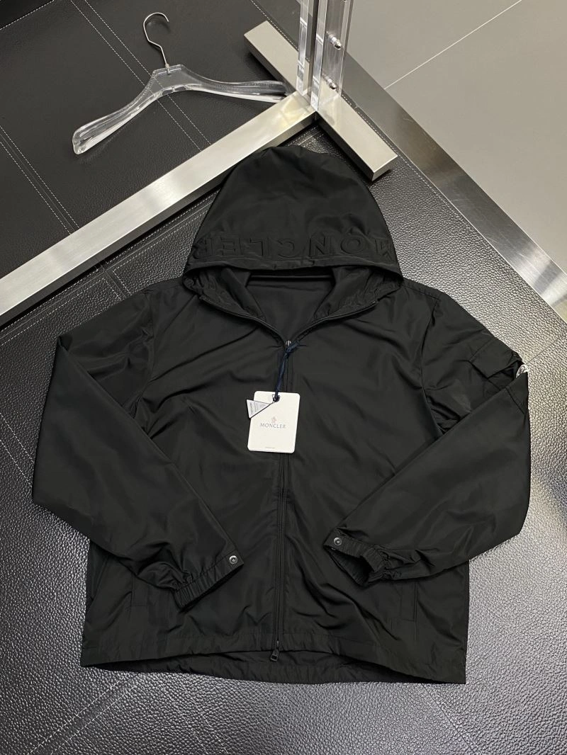Effortless Moncler Outwear 141534