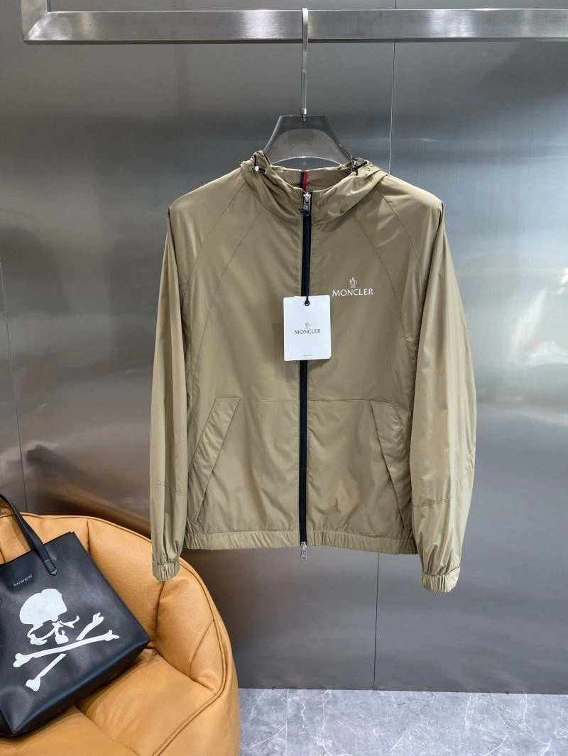 Resilient Moncler Outwear 141524