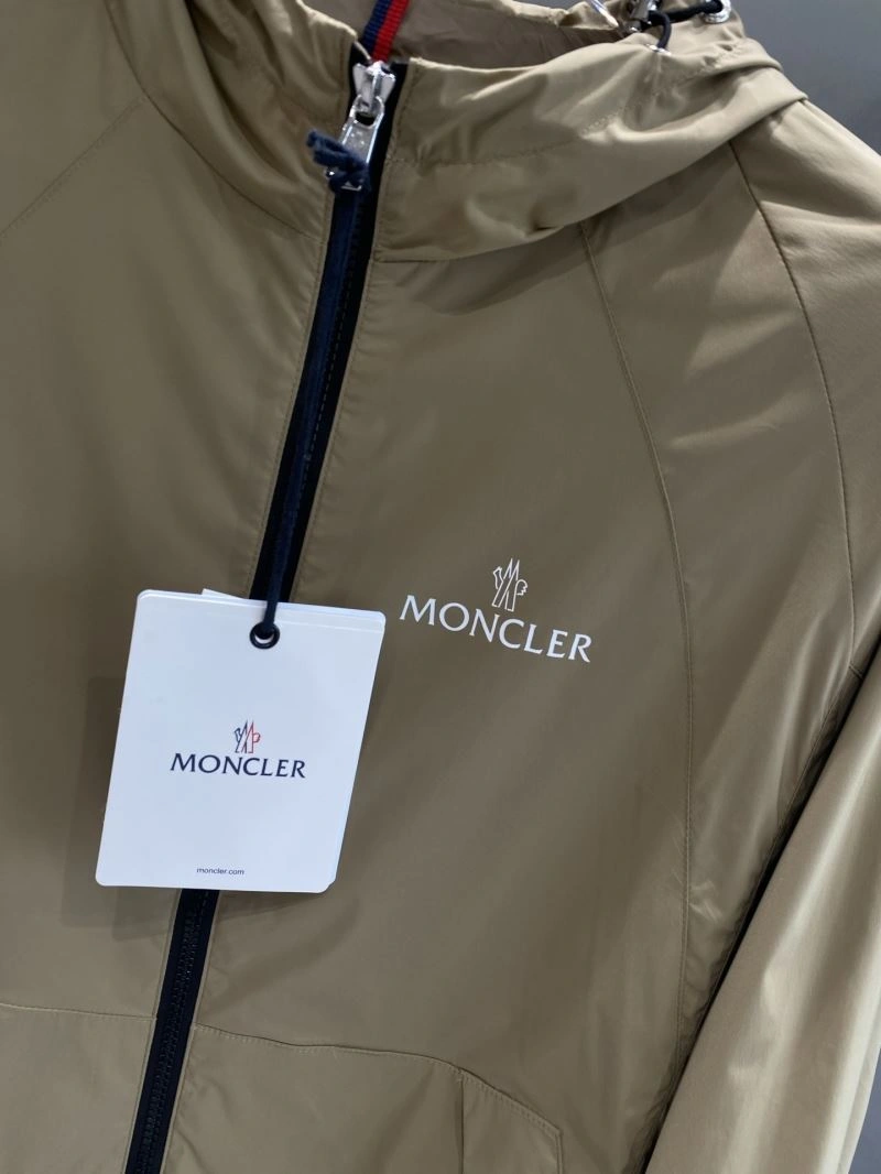 Resilient Moncler Outwear 141524