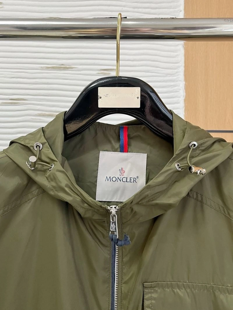Lightweight Moncler Outwear 141528