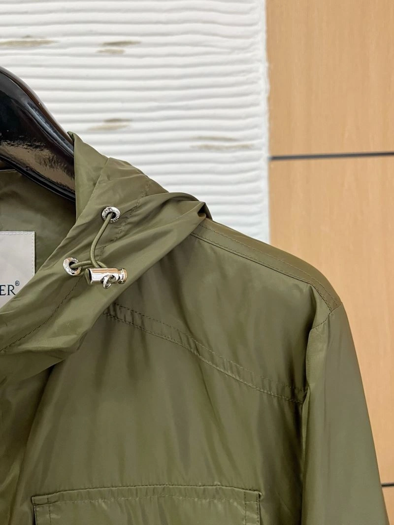 Lightweight Moncler Outwear 141528