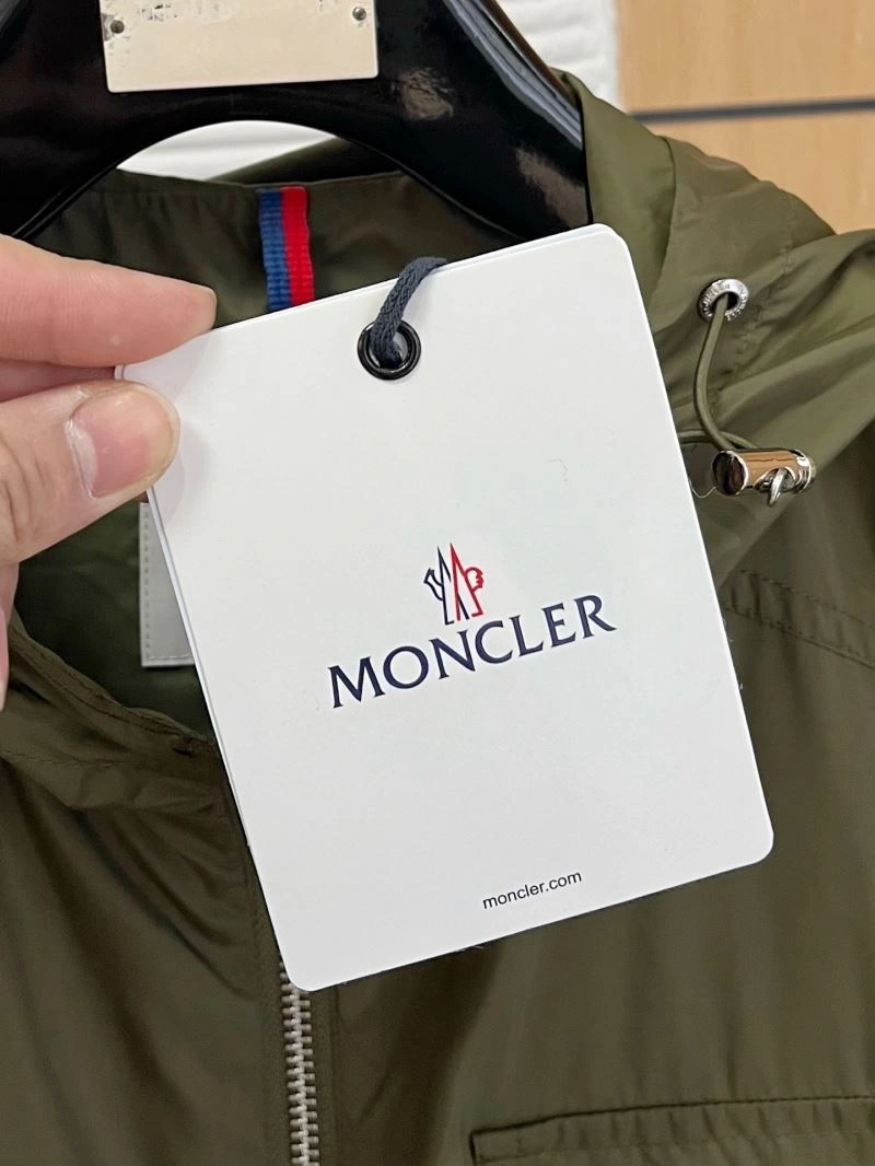 Lightweight Moncler Outwear 141528