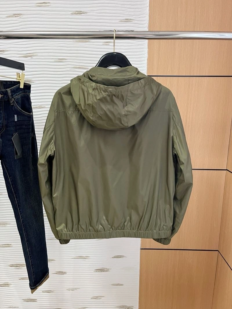 Lightweight Moncler Outwear 141528
