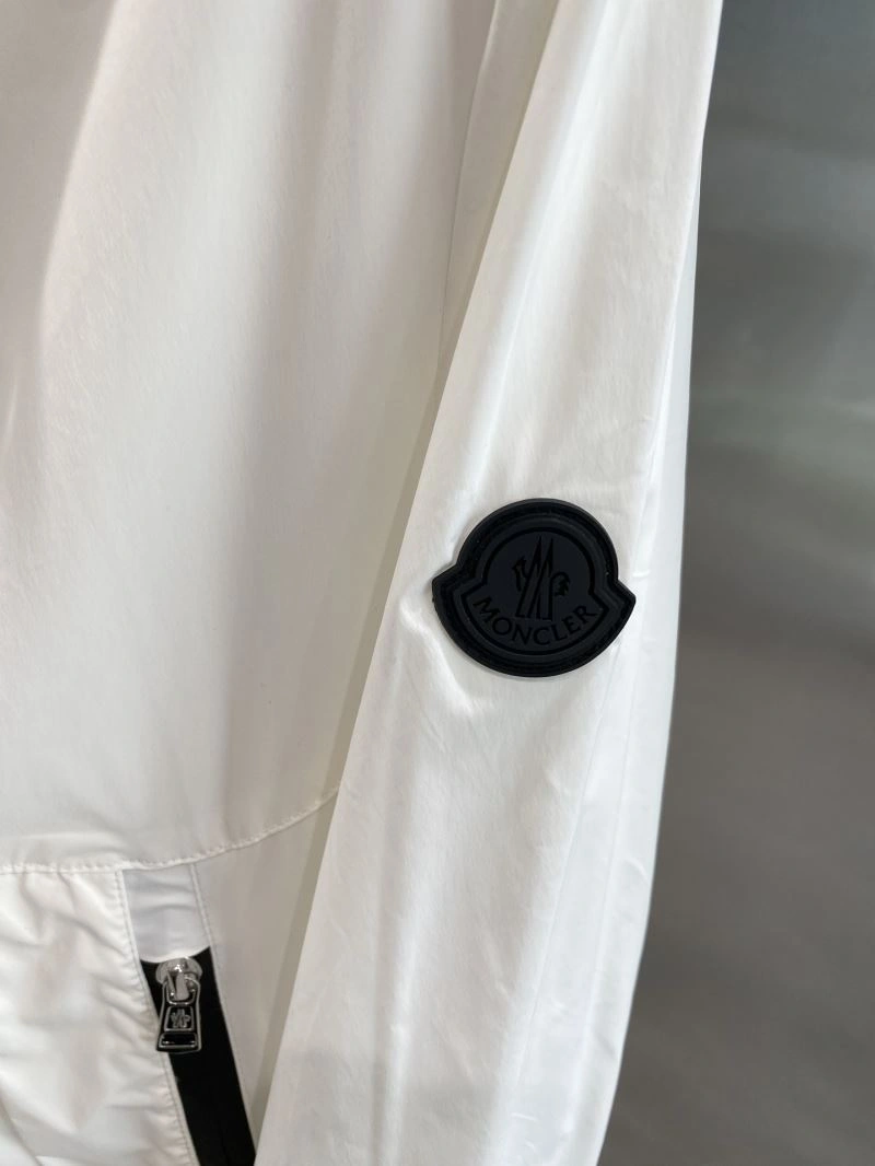 Moncler Outwear WellDesigned 141201