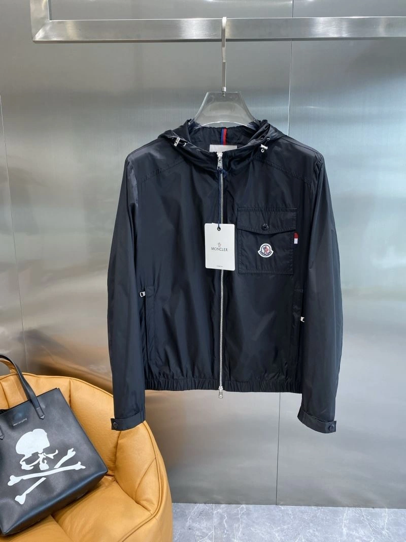 Moncler Outwear EyeCatching 141185