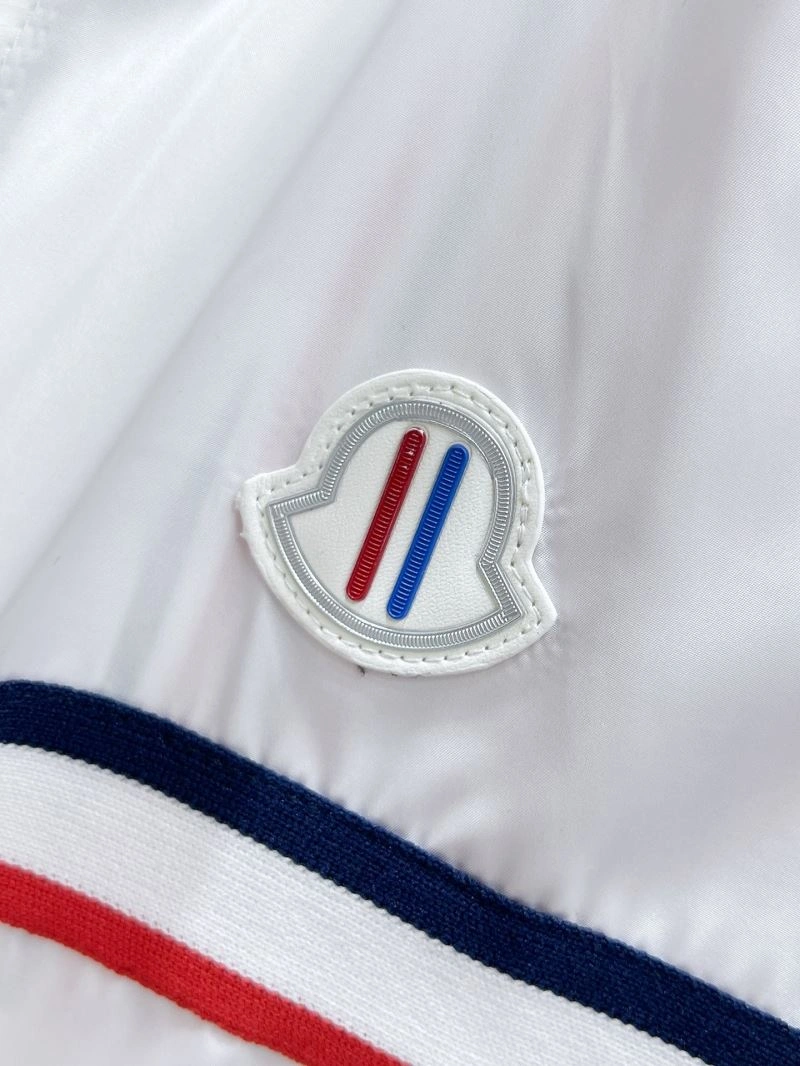 Trendsetting Moncler Outwear 141184