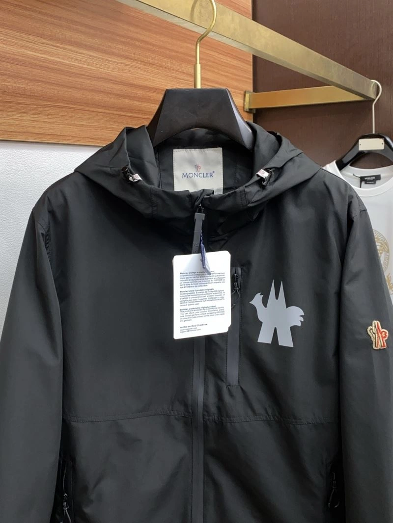 Breathable Moncler Outwear 141175
