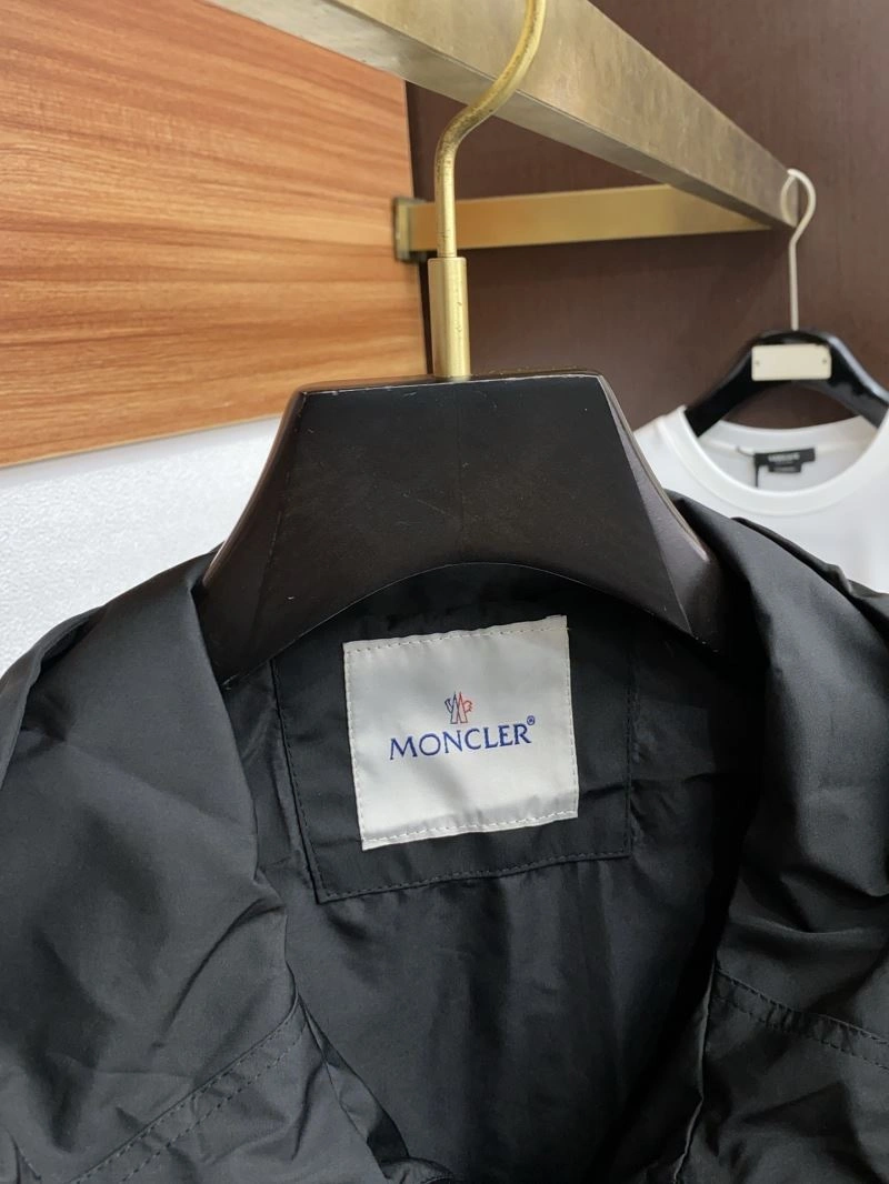 Breathable Moncler Outwear 141175