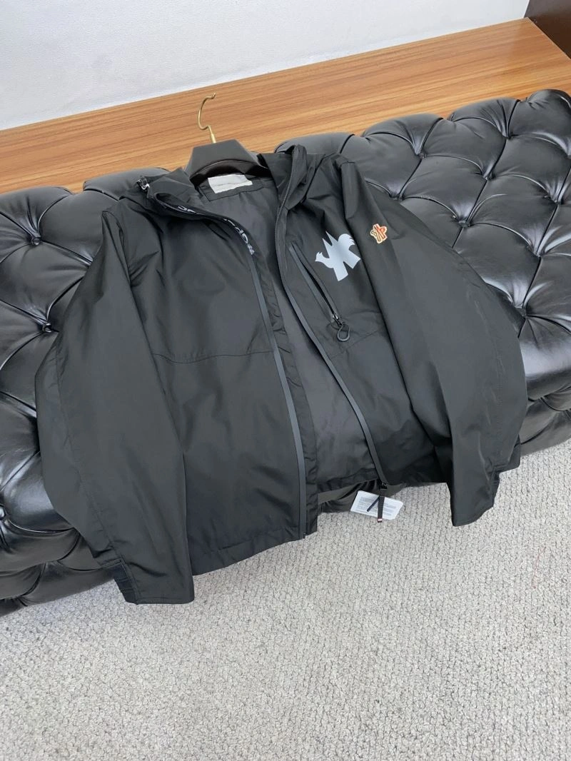 Breathable Moncler Outwear 141175