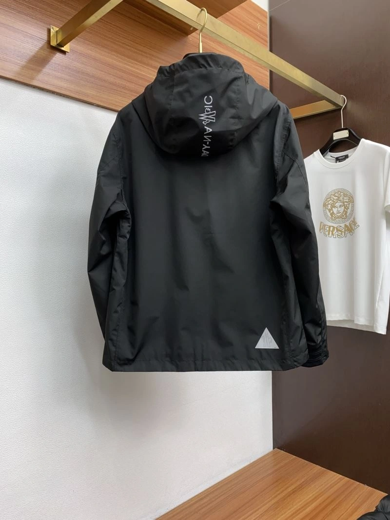 Breathable Moncler Outwear 141175