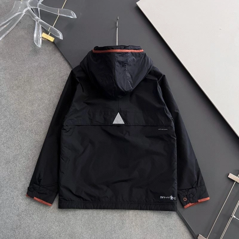 Moncler Outwear Versatile 141212