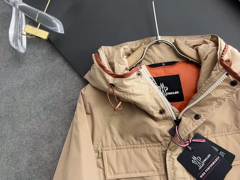 Moncler Outwear Fashionable 141173