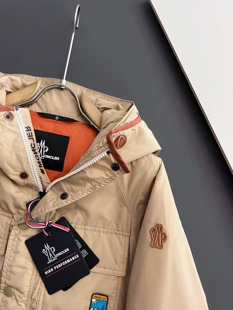 Moncler Outwear Fashionable 141173