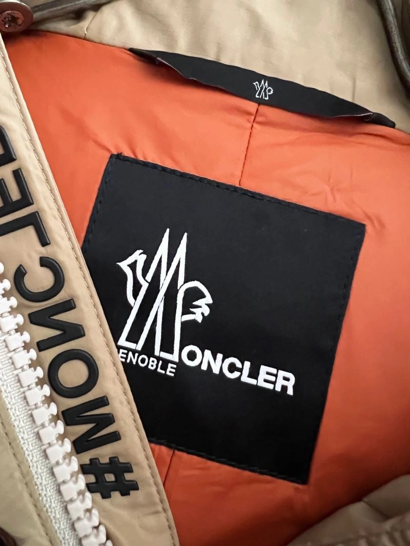 Moncler Outwear Fashionable 141173