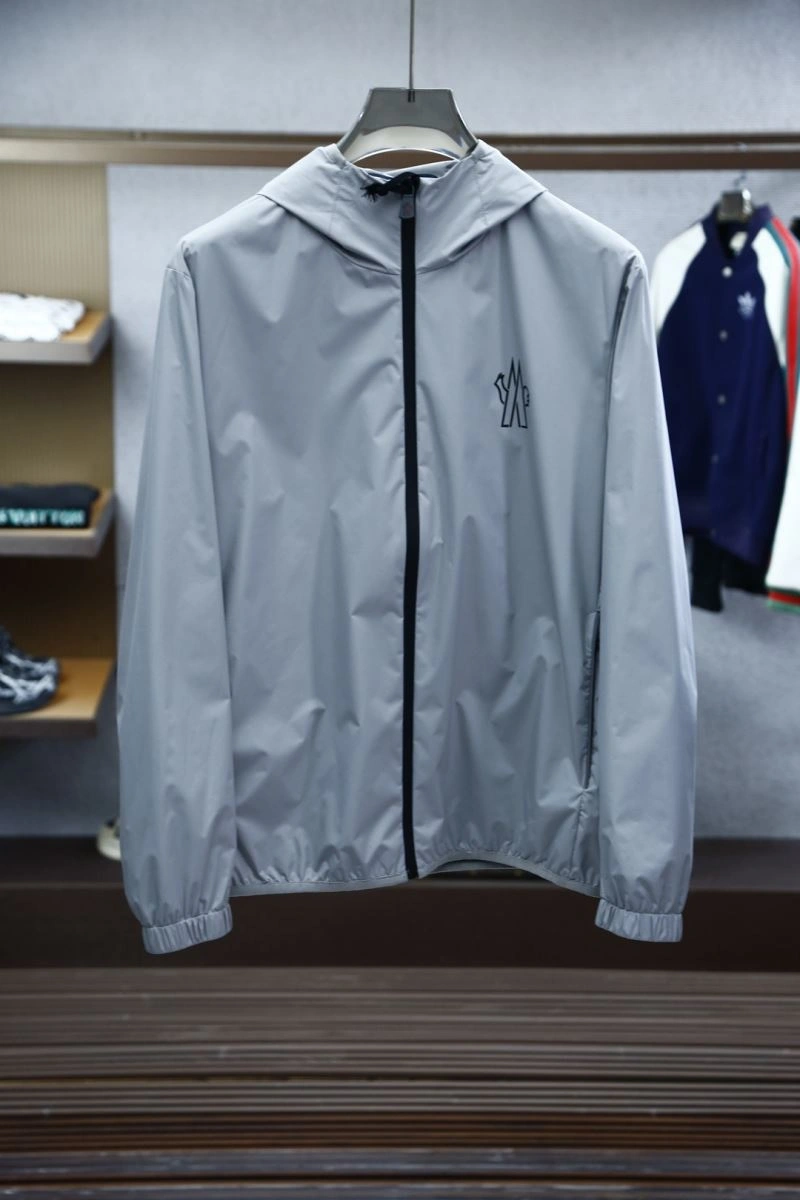 Moncler Outwear ZipUp 141172