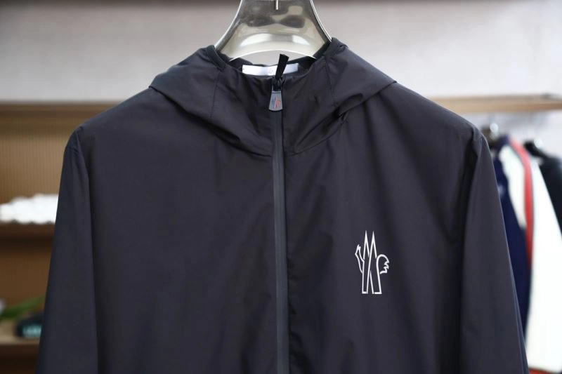 Moncler Outwear ZipUp 141172