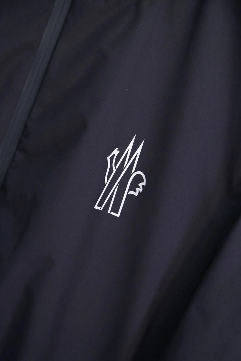 Moncler Outwear ZipUp 141172